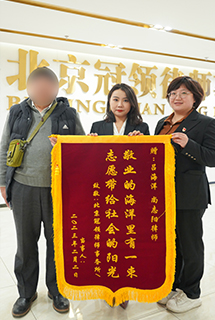 敬业的海洋里有一束 志愿带给社会的阳光