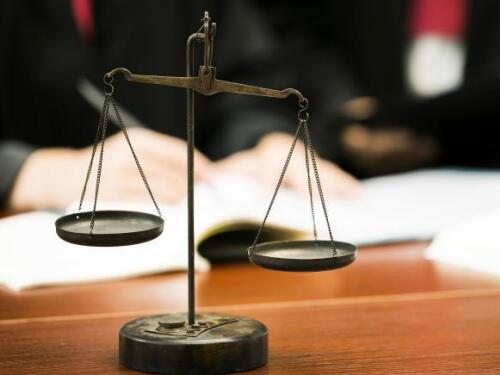 【胜诉故事】姗姗来迟的安置补偿决定漏洞百出，冠领律师代理委托人顺利将其撤销-2