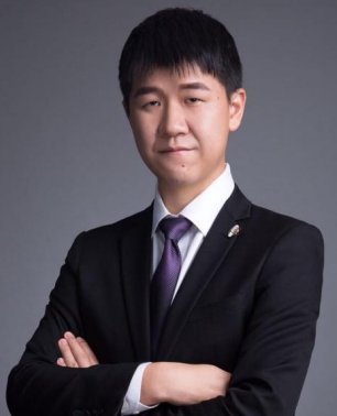 何明亮