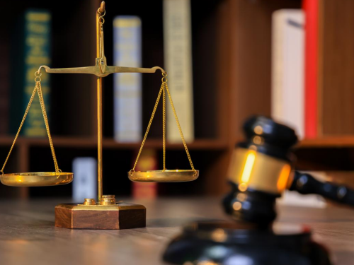 冠领说法：房屋买卖后未变更登记，拆迁补偿应给谁
